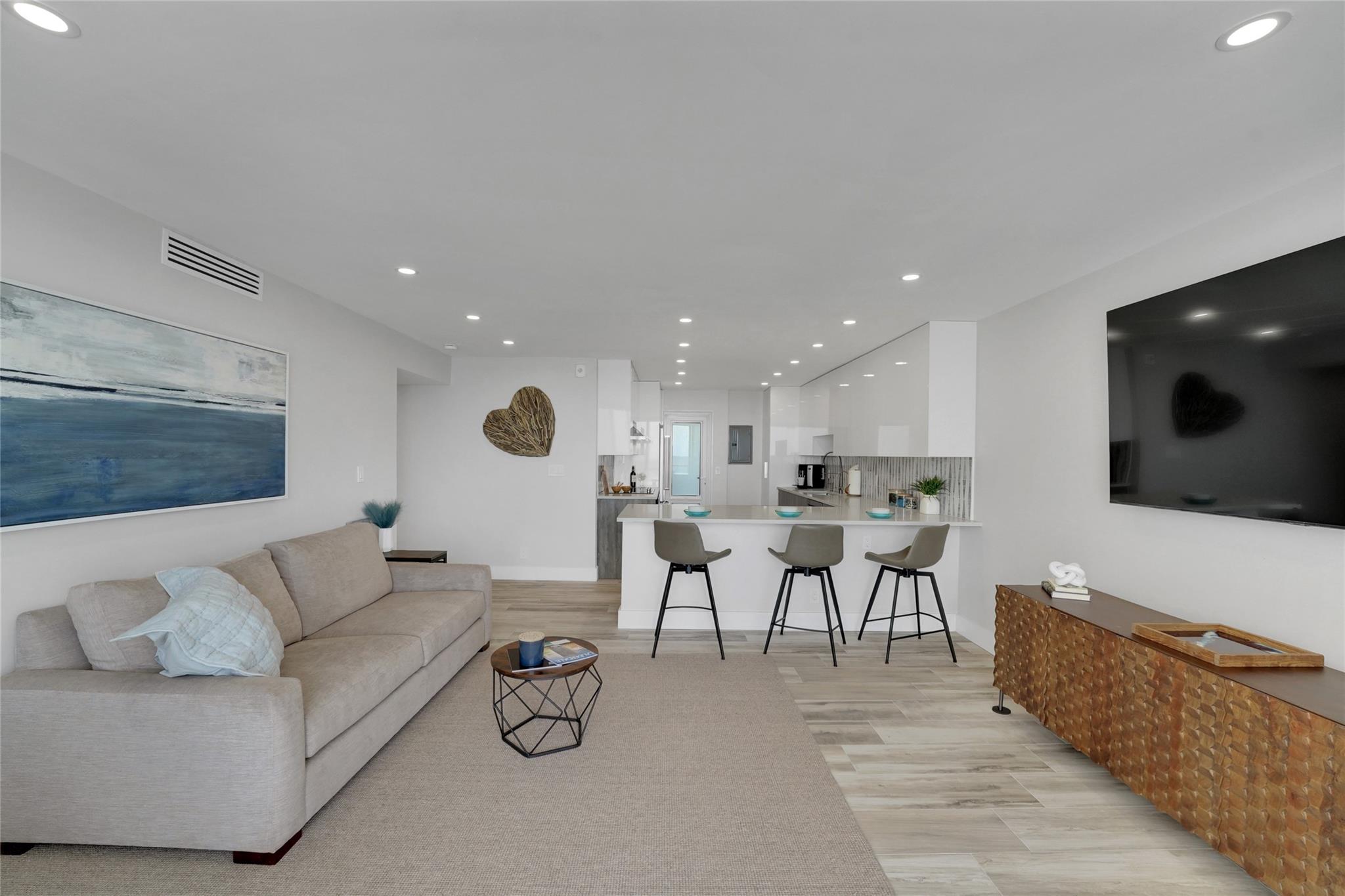 1057 Hillsboro Mile 612