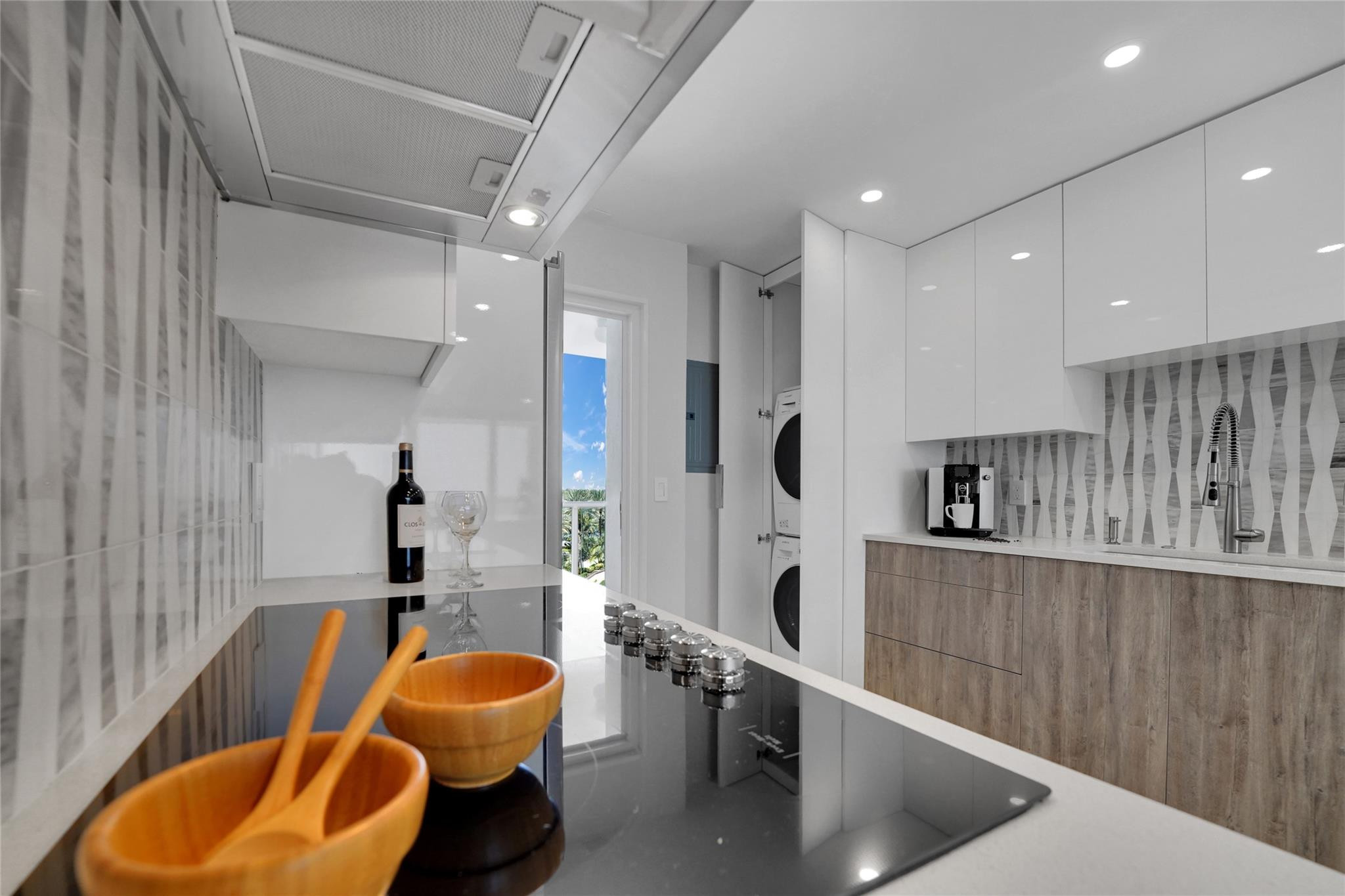 1057 Hillsboro Mile 612