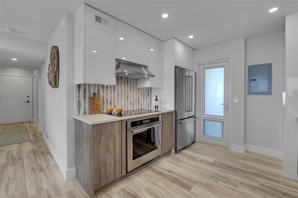 1057 Hillsboro Mile 612