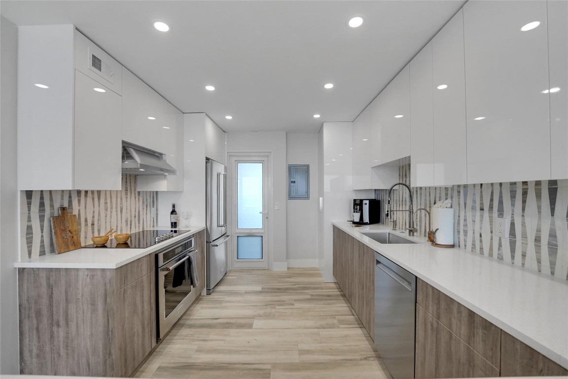 1057 Hillsboro Mile 612