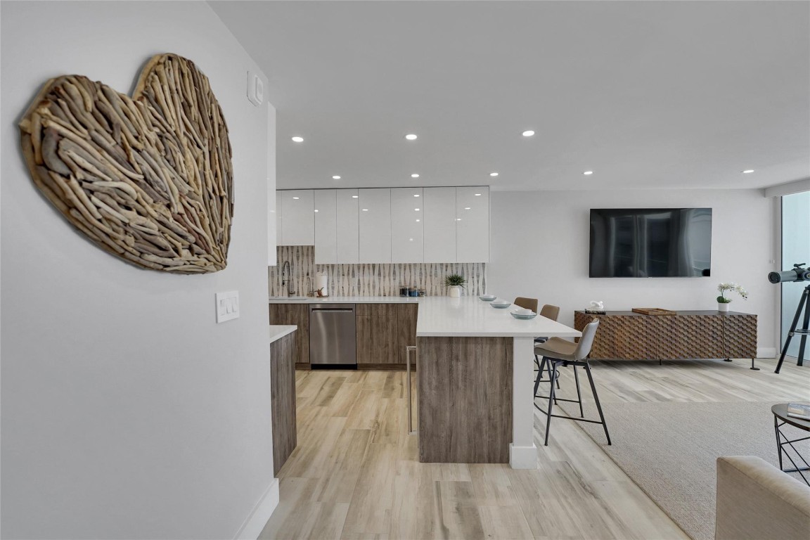 1057 Hillsboro Mile 612