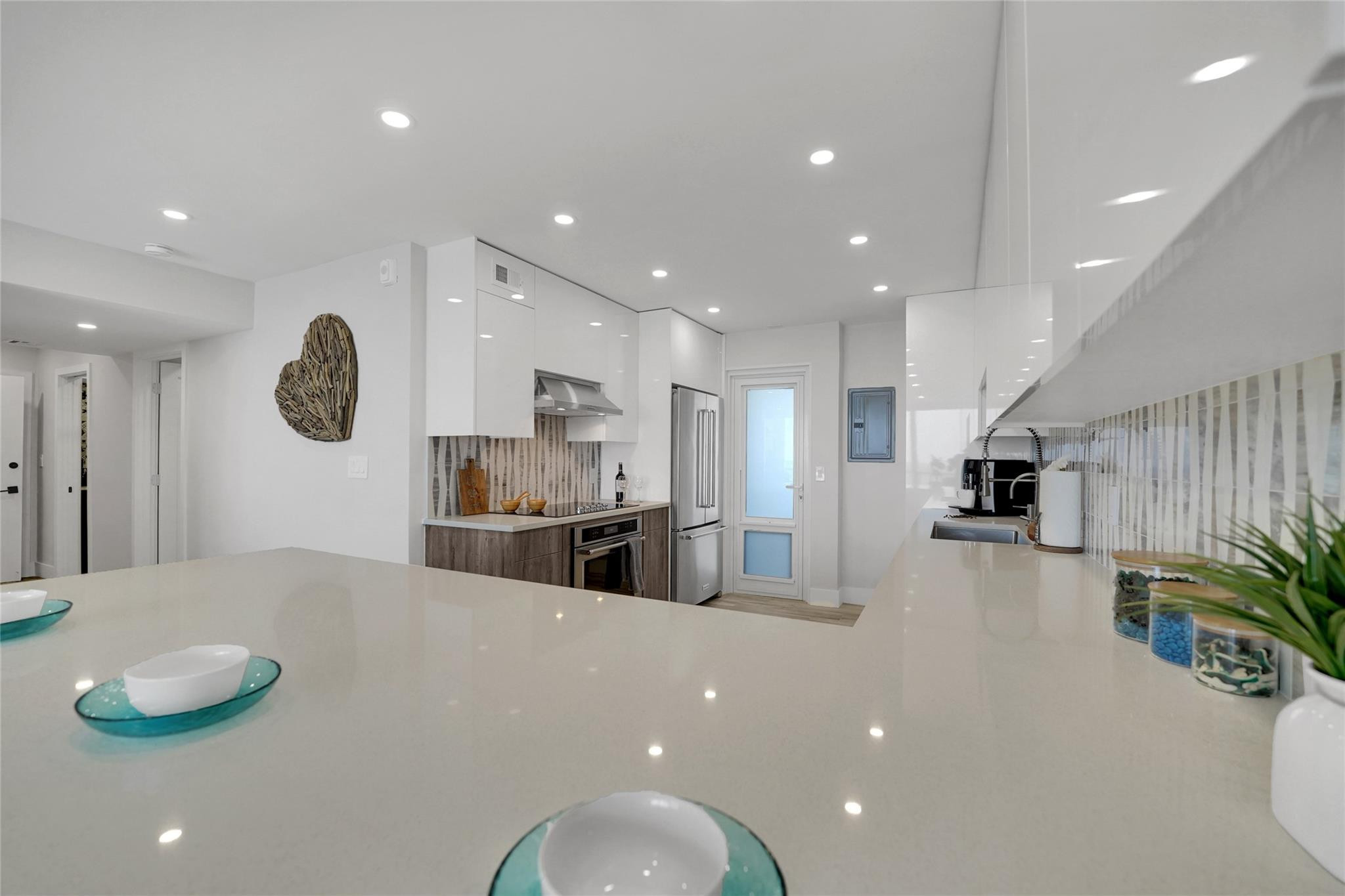 1057 Hillsboro Mile 612