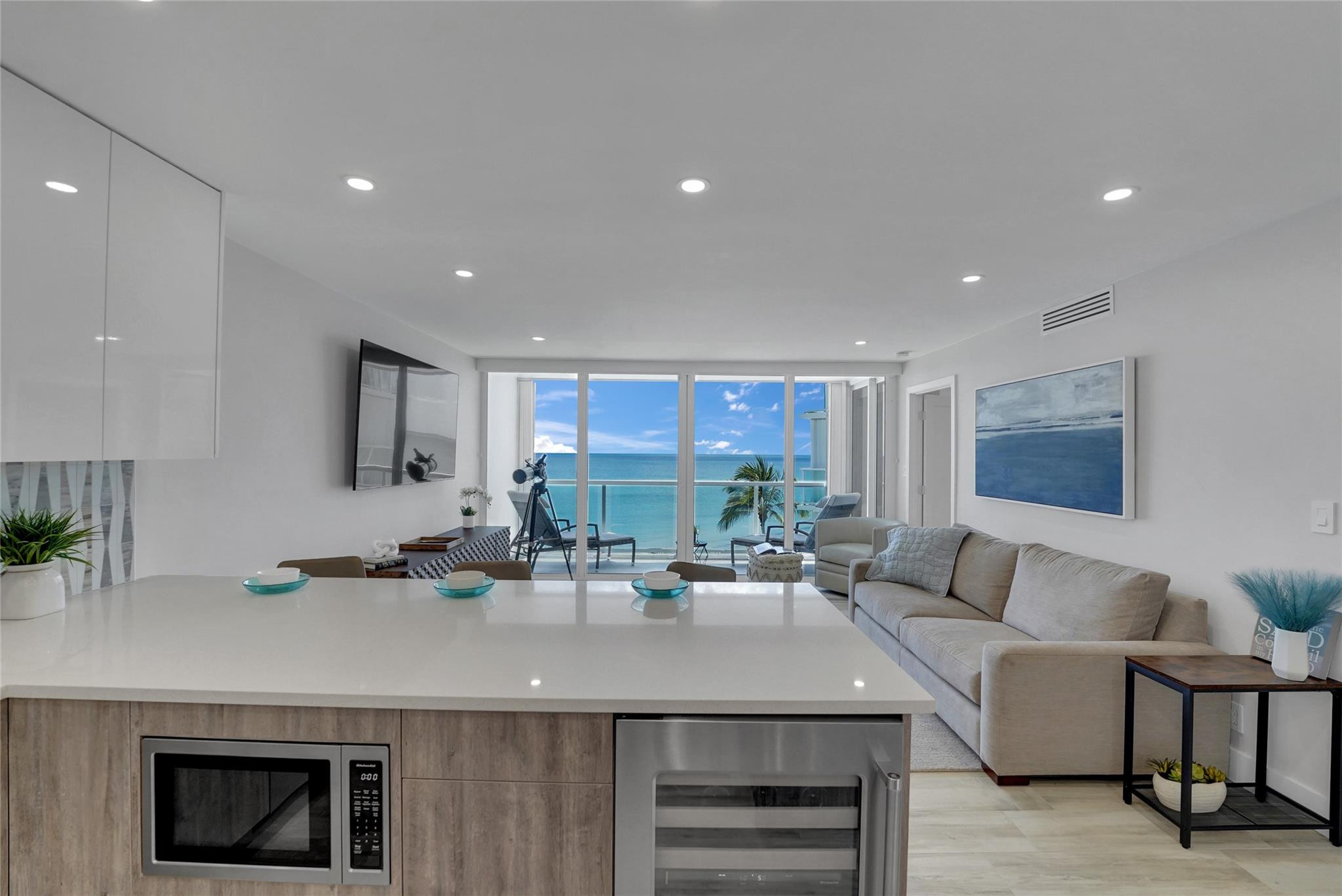 1057 Hillsboro Mile 612