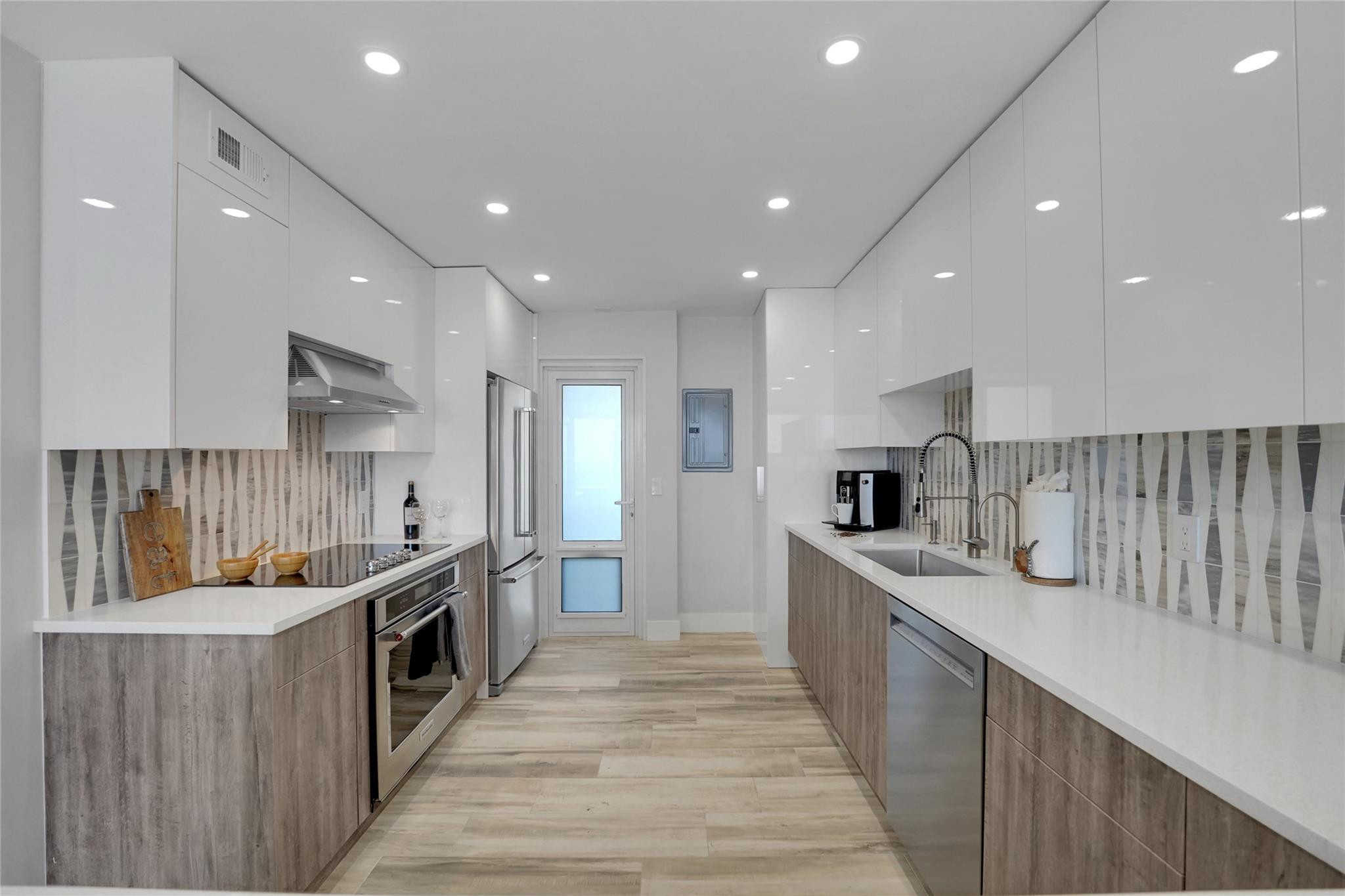 1057 Hillsboro Mile 612