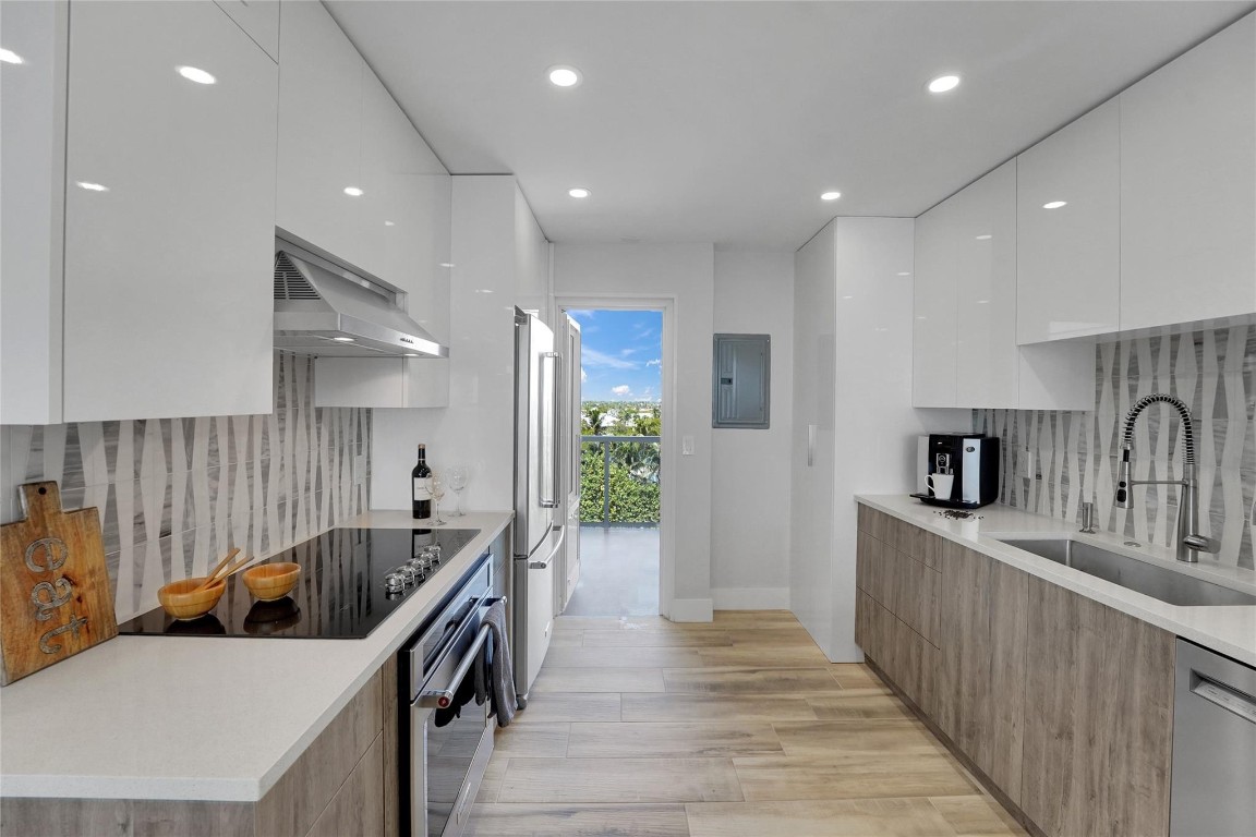 1057 Hillsboro Mile 612