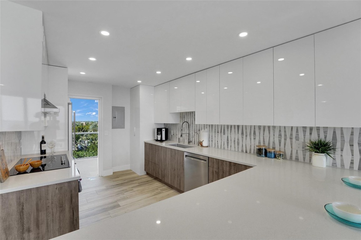 1057 Hillsboro Mile 612