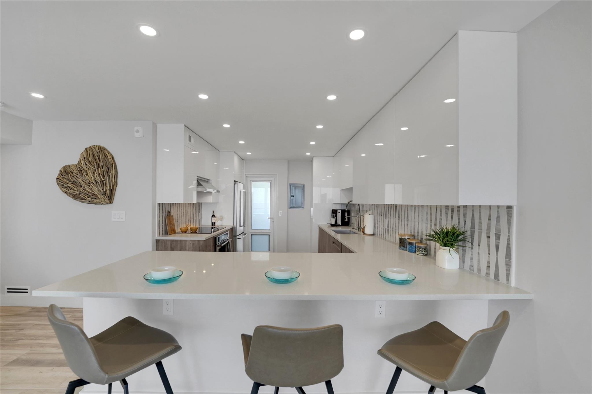 1057 Hillsboro Mile 612