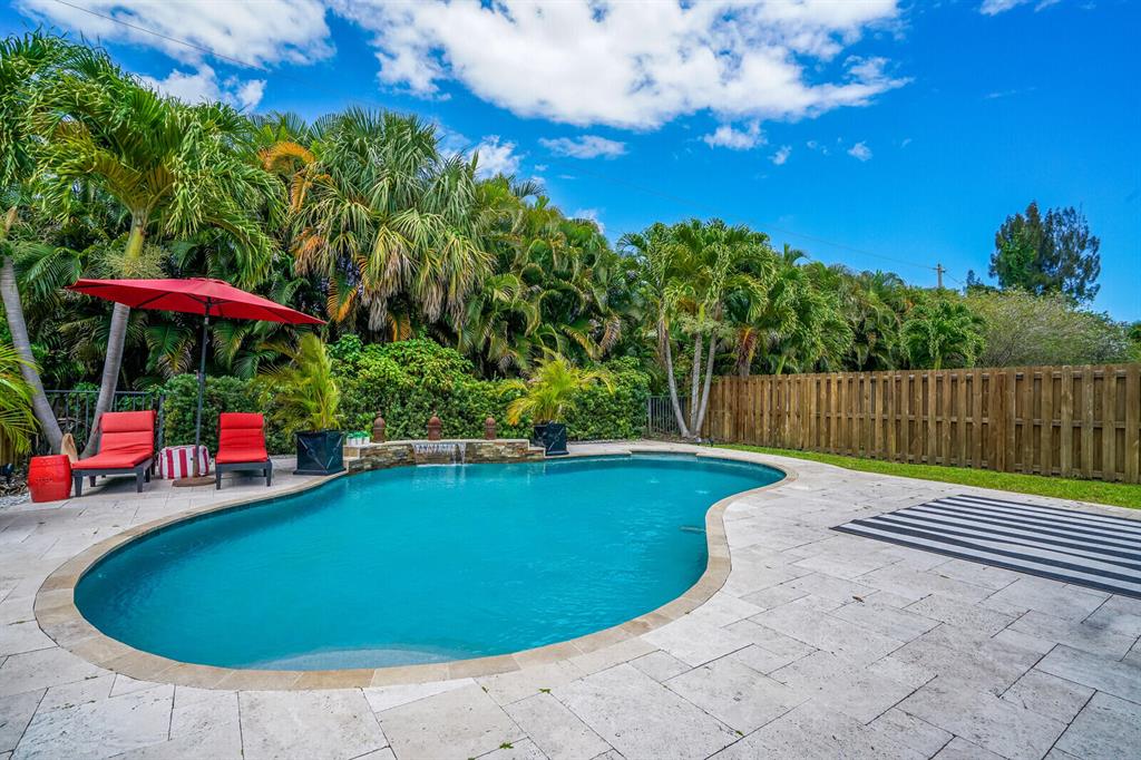 3817 Aspen Leaf Drive