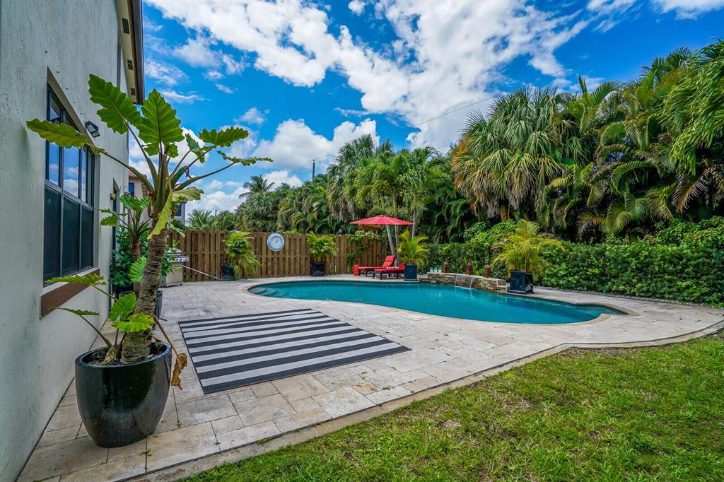 3817 Aspen Leaf Drive