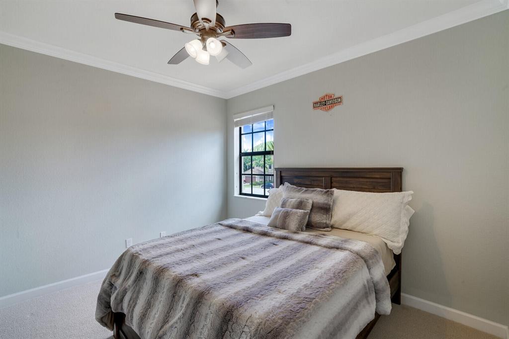 3817 Aspen Leaf Drive