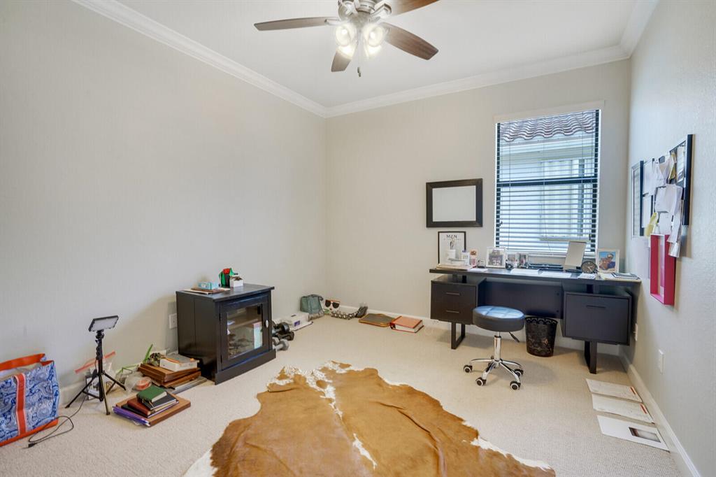 3817 Aspen Leaf Drive