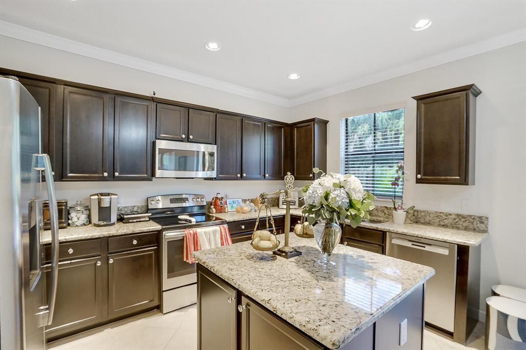 3817 Aspen Leaf Drive