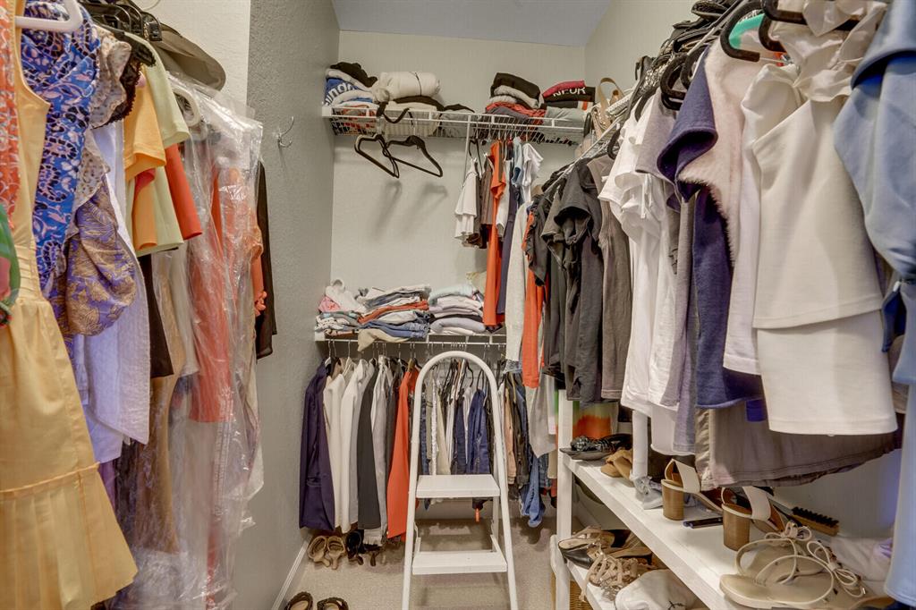 3817 Aspen Leaf Drive