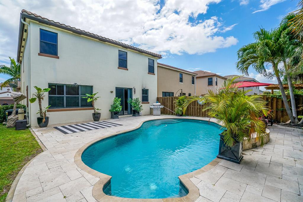 3817 Aspen Leaf Drive