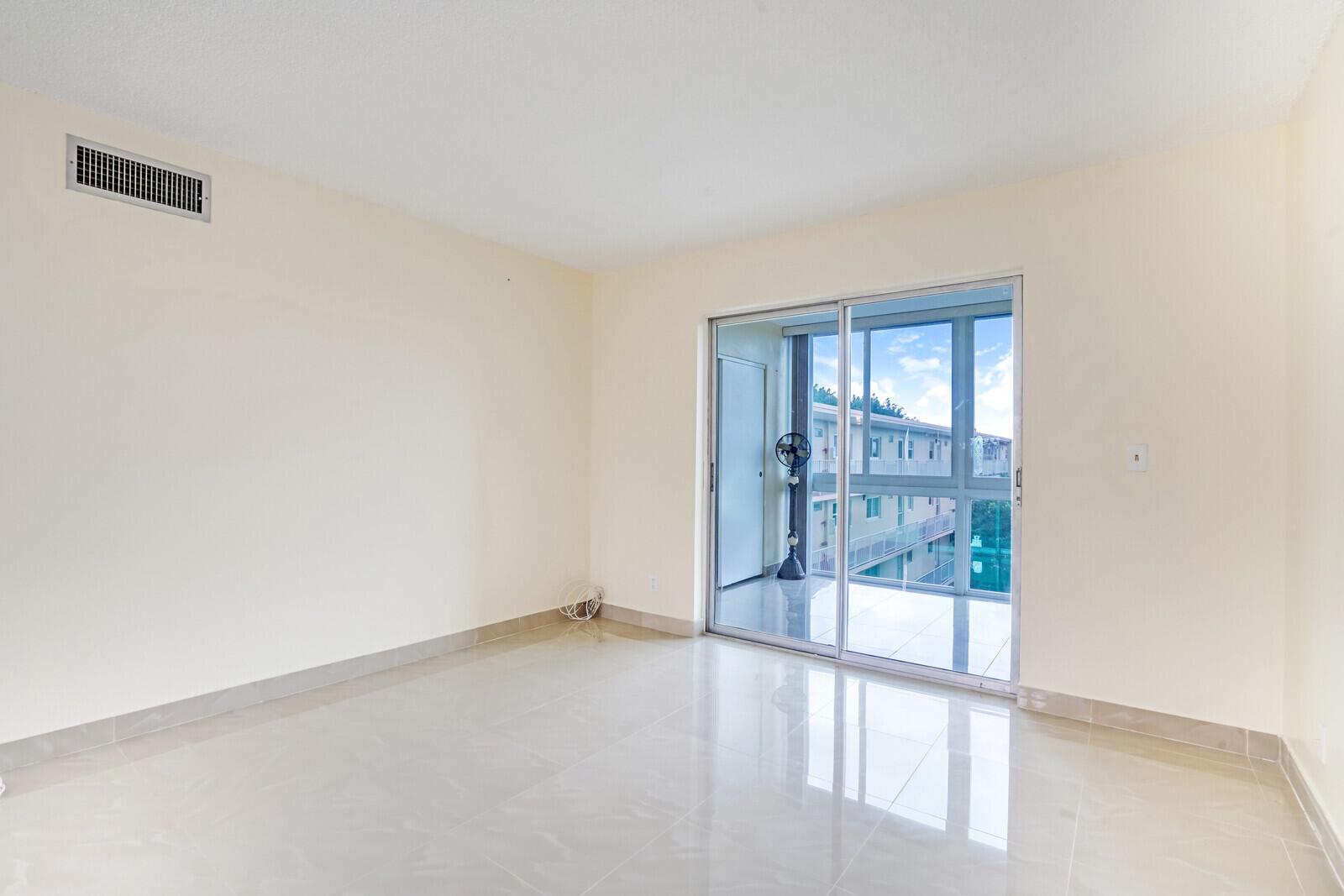 2520 NE 1st Court 405