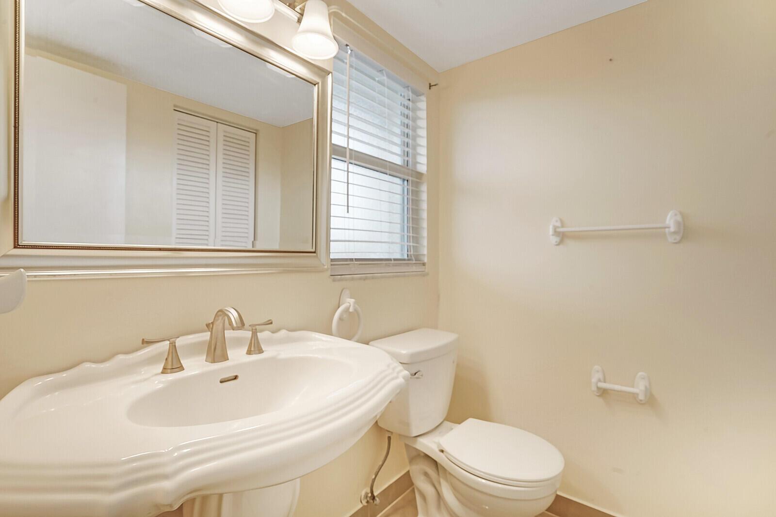 2520 NE 1st Court 405