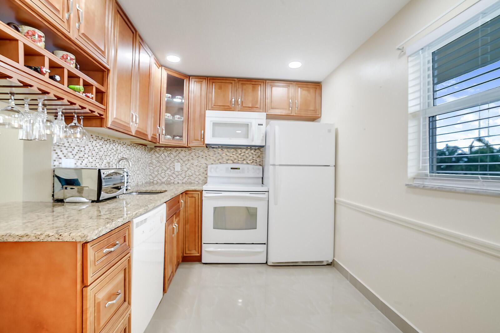 2520 NE 1st Court 405