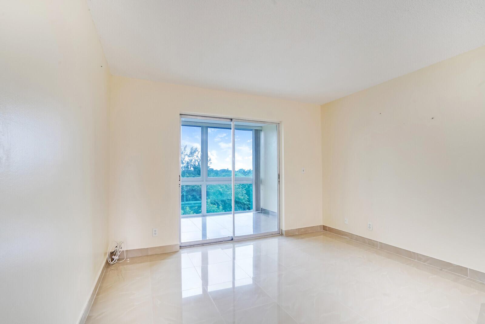 2520 NE 1st Court 405