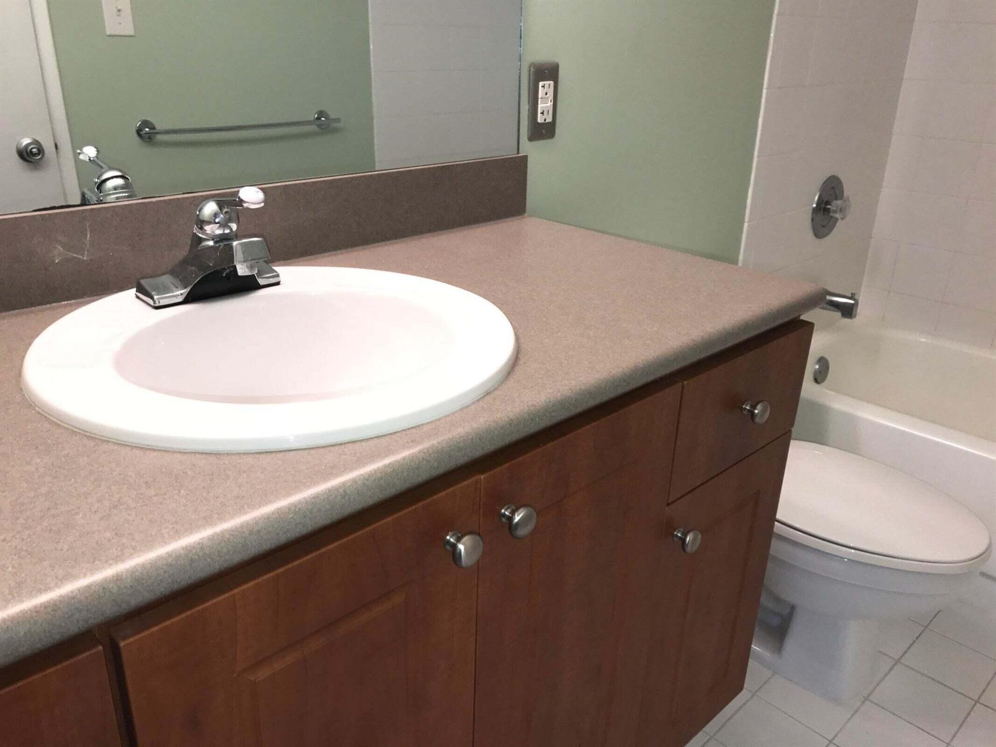 1915 Lavers Circle E311