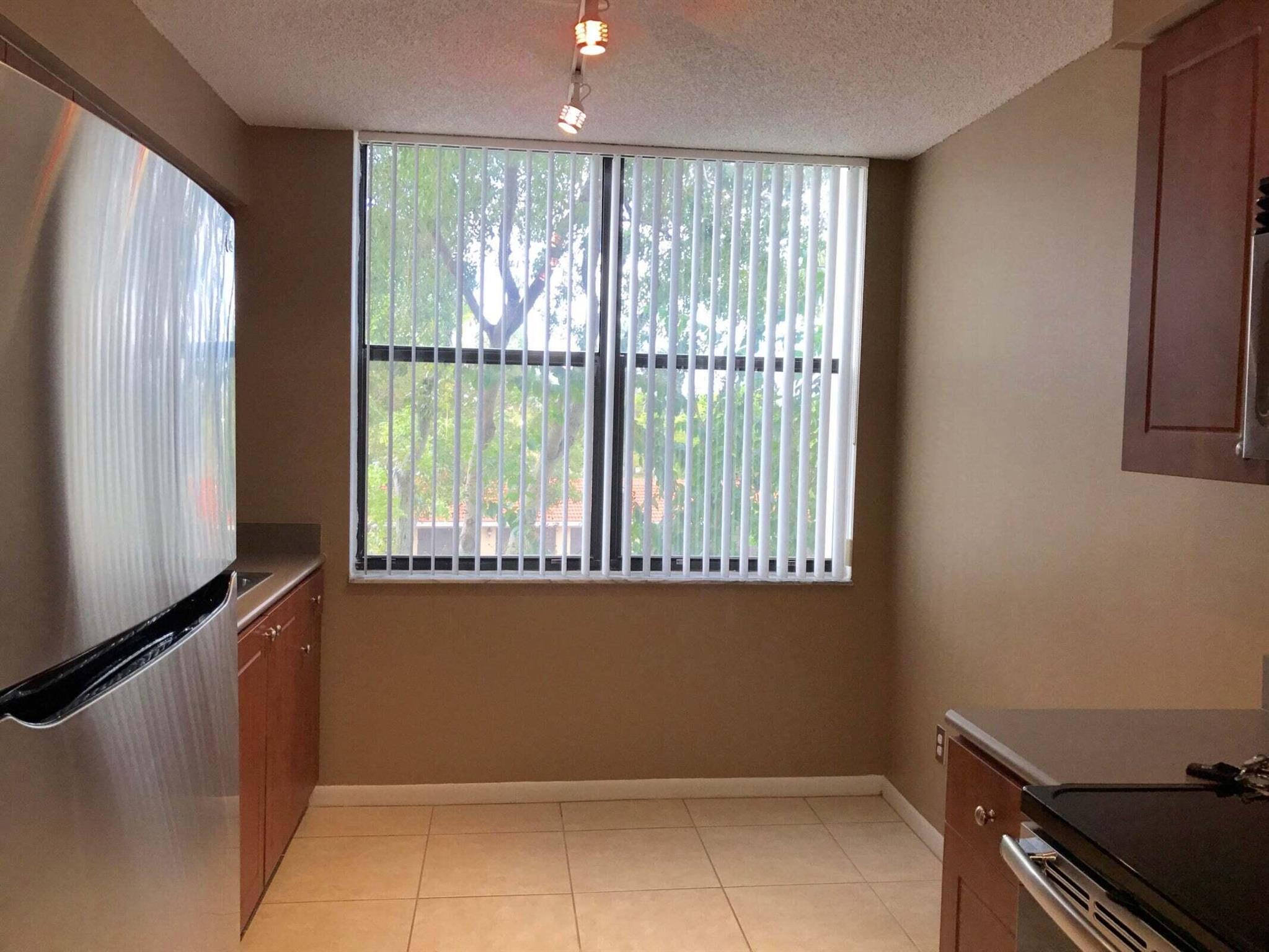 1915 Lavers Circle E311