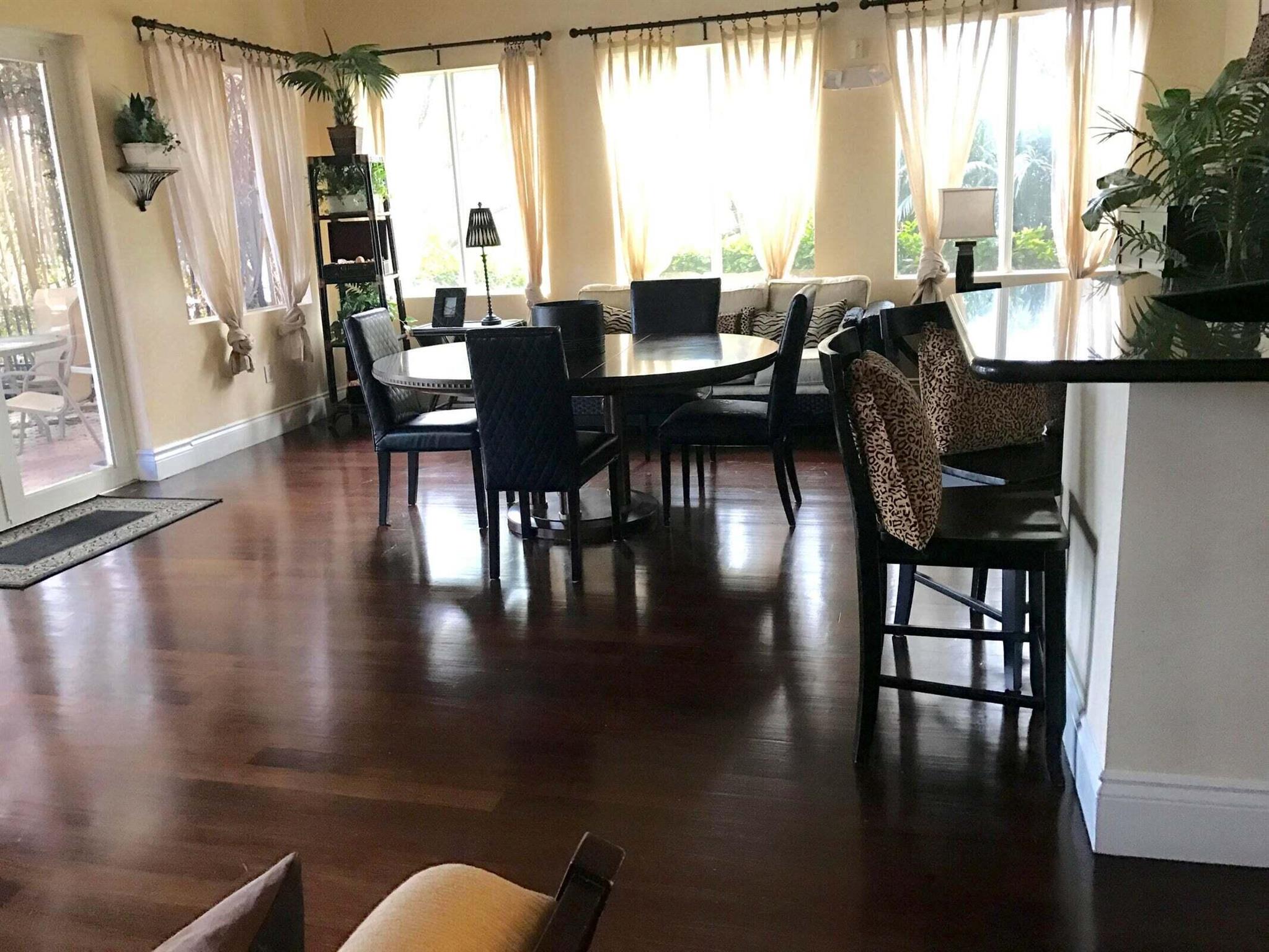 1915 Lavers Circle E311