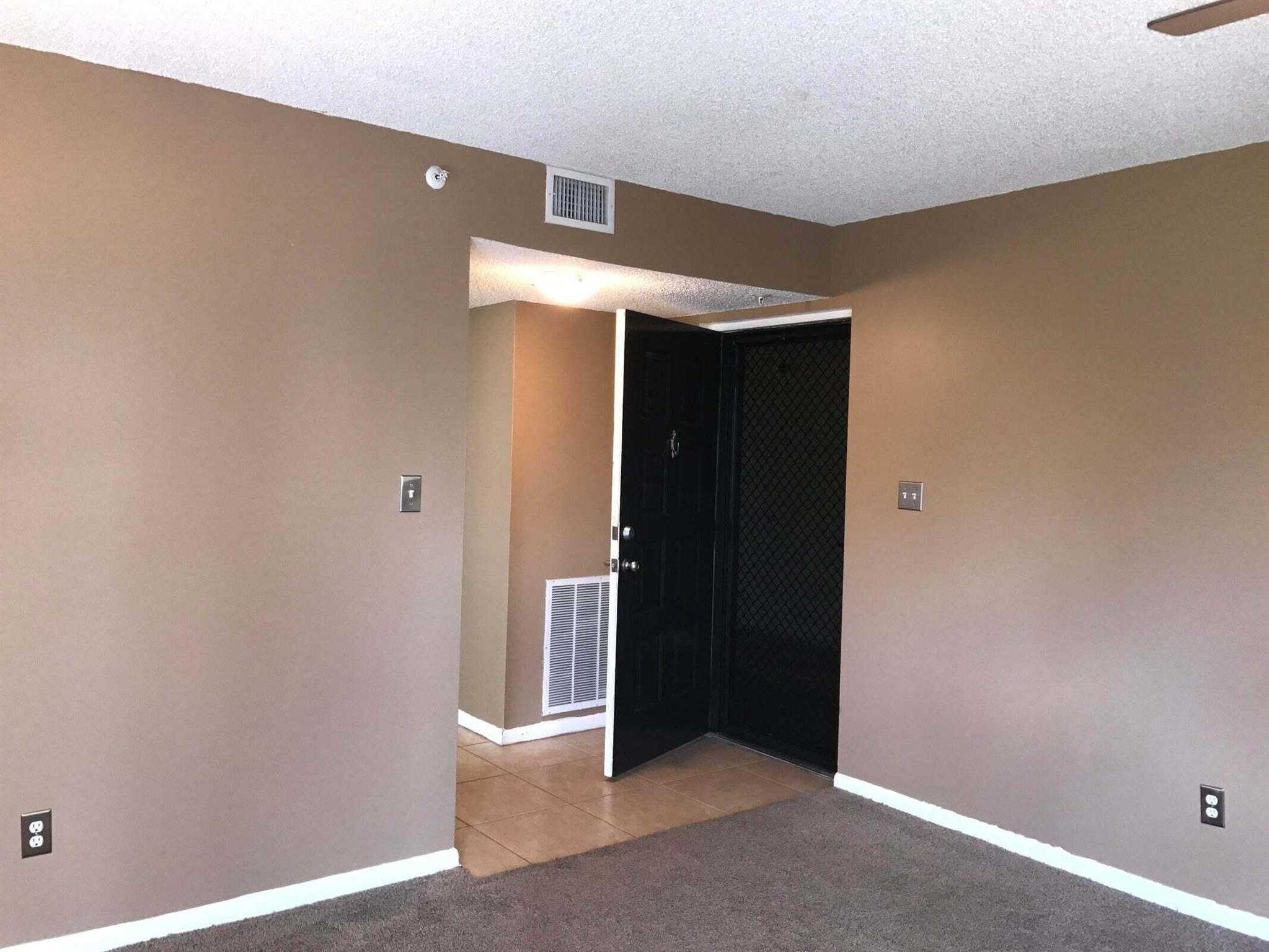 1915 Lavers Circle E311