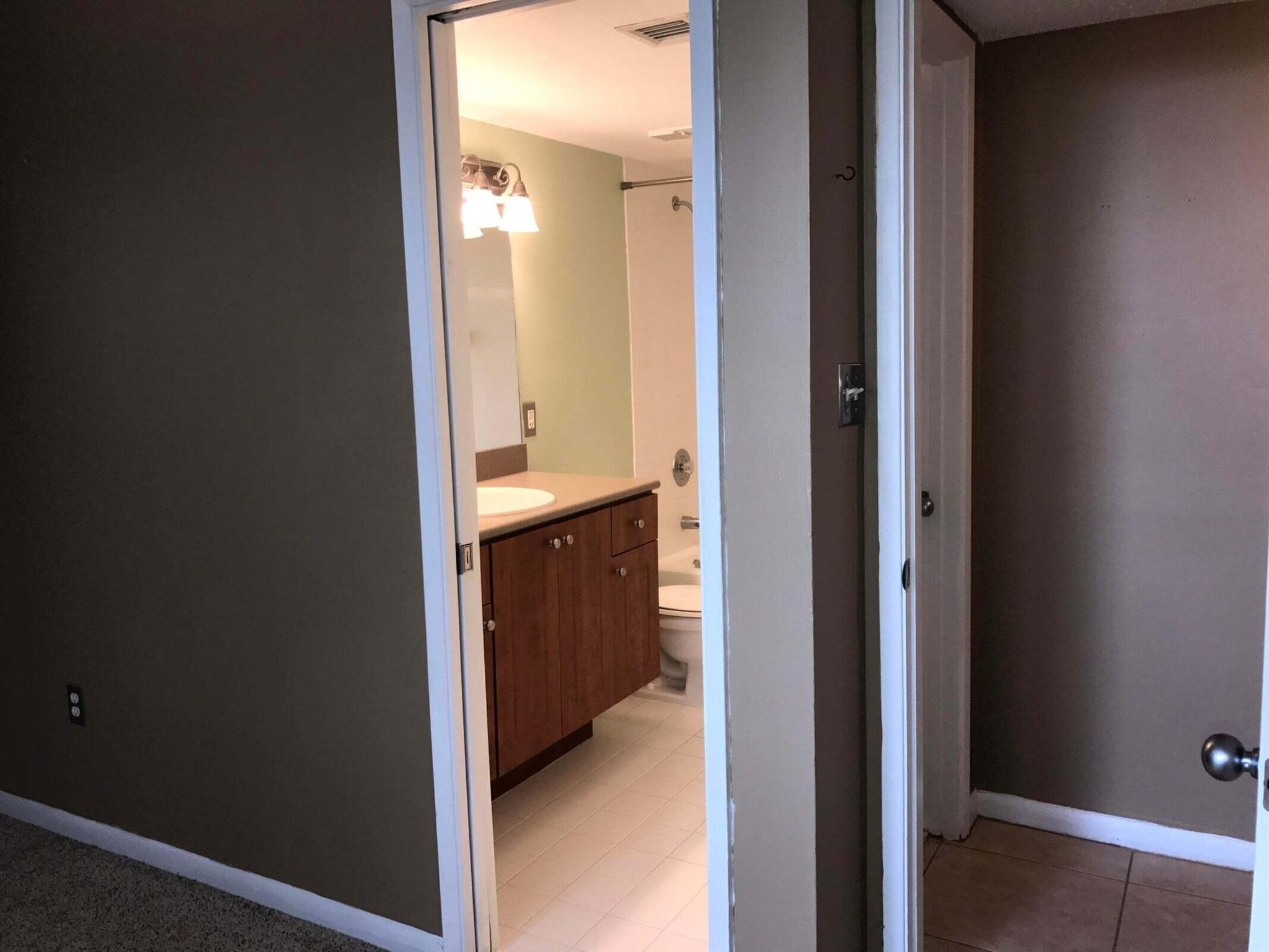 1915 Lavers Circle E311