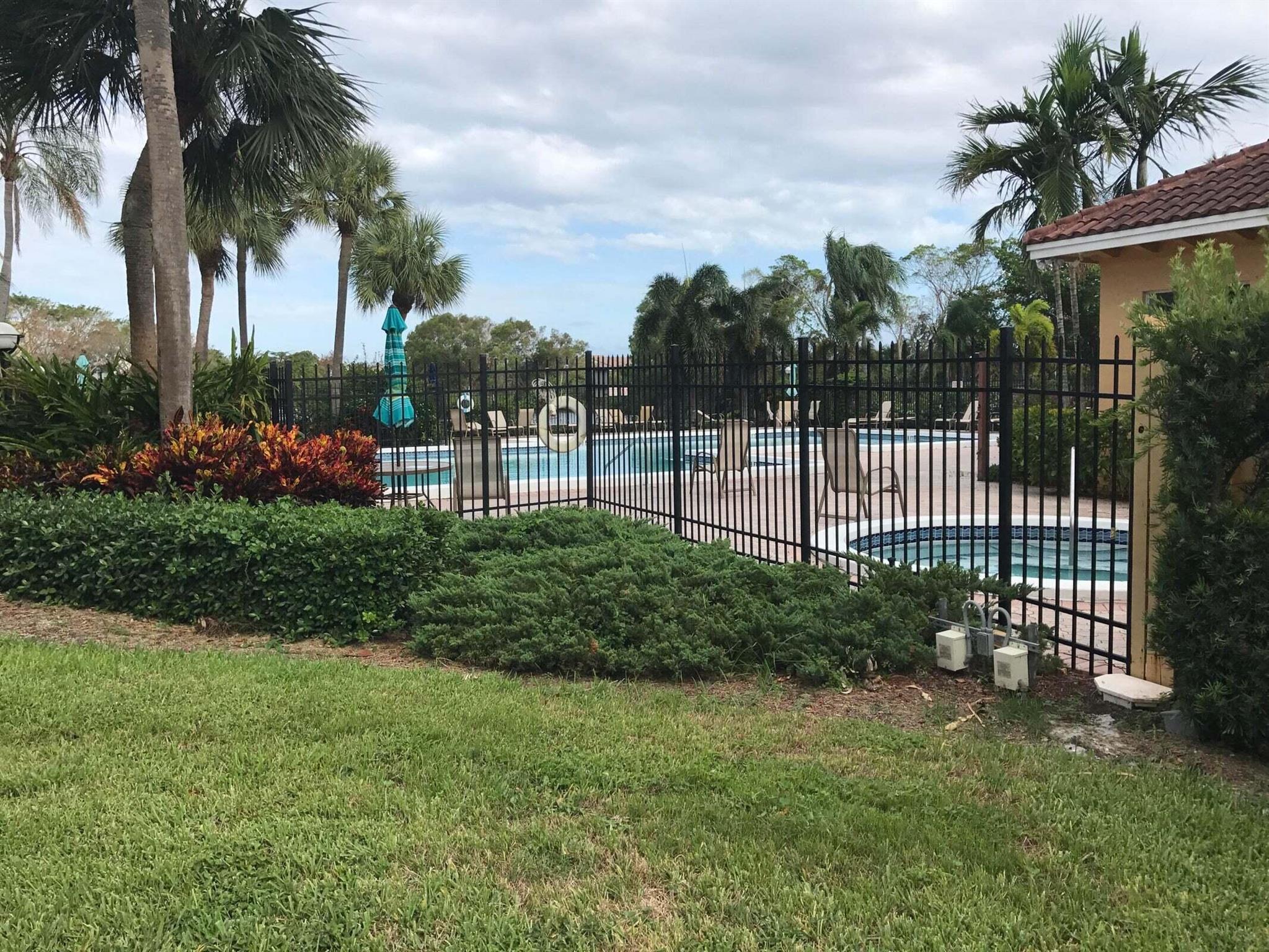 1915 Lavers Circle E311