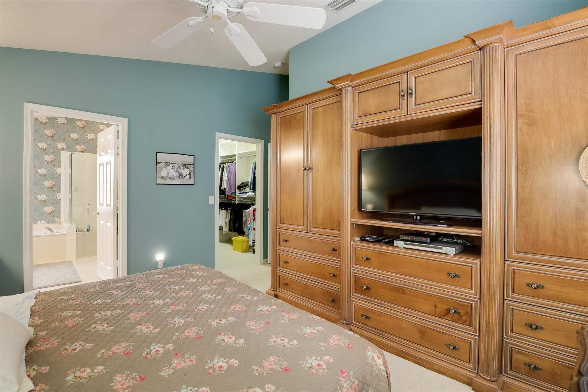 5166 Pelican Cove Drive