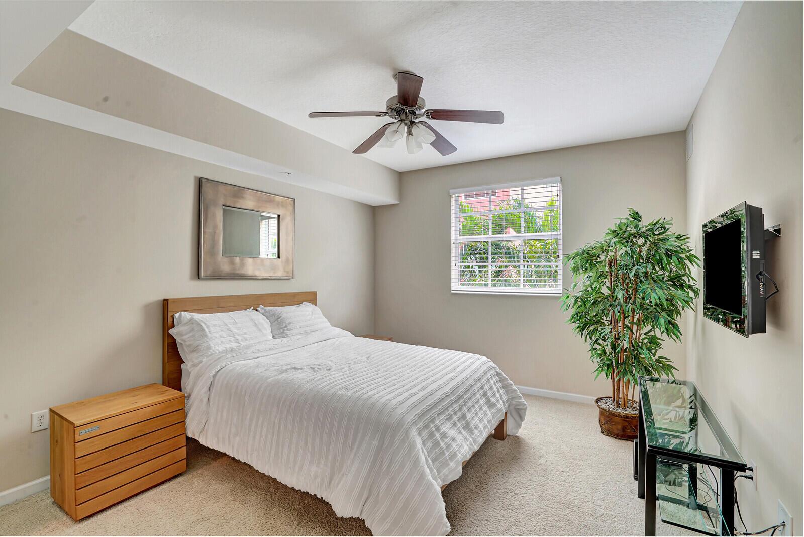 235 NE 1st Street 404