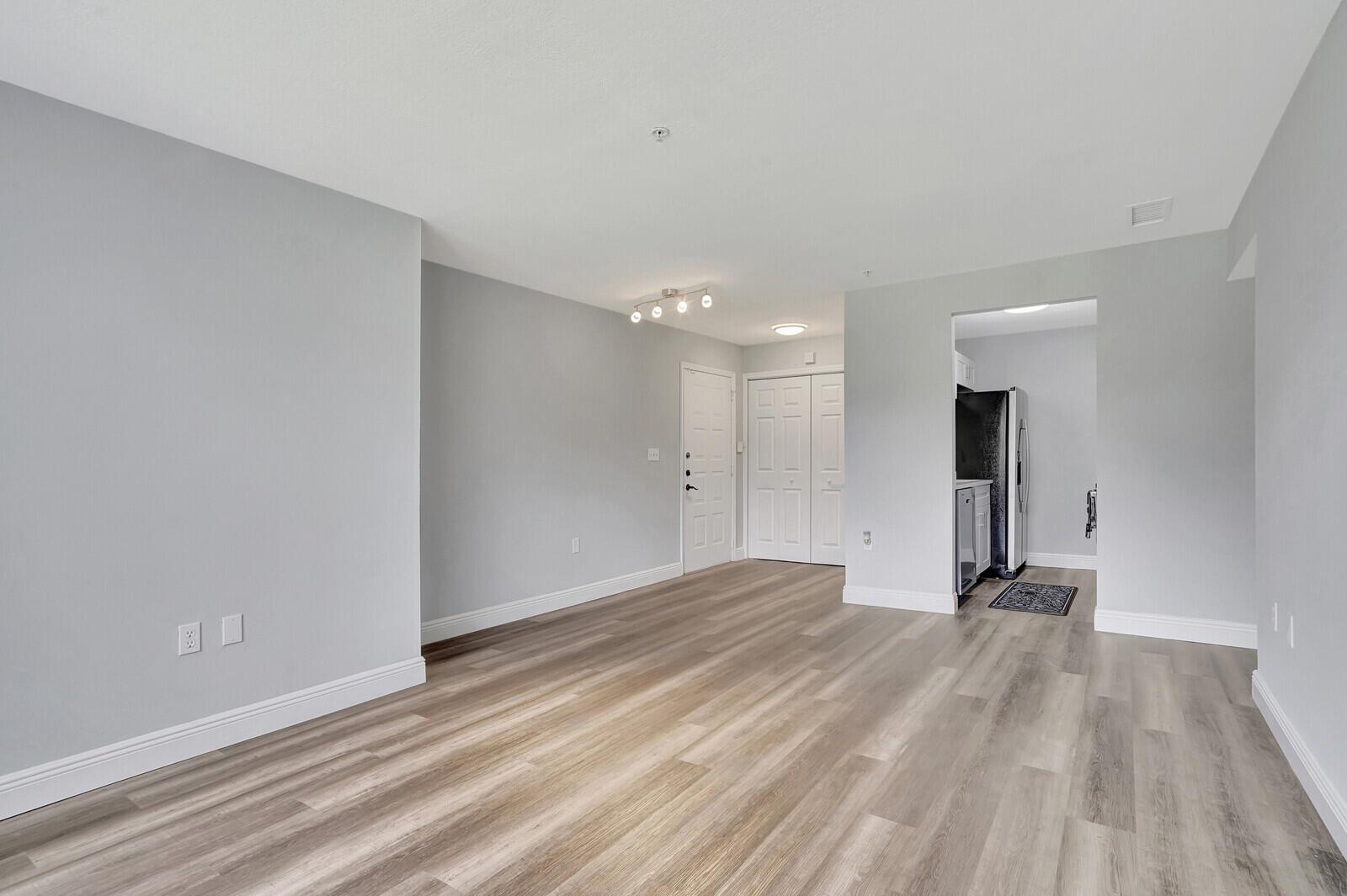 2317 N Congress Avenue 16