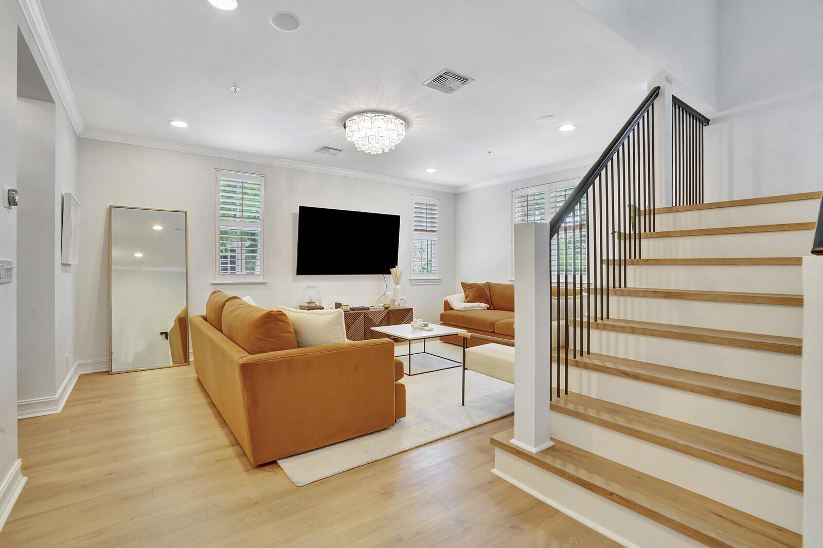 336 W Mallory Circle