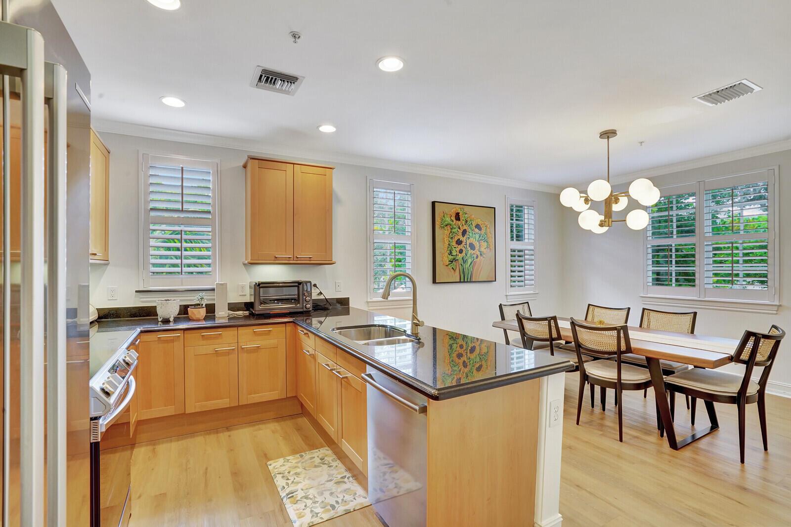 336 W Mallory Circle