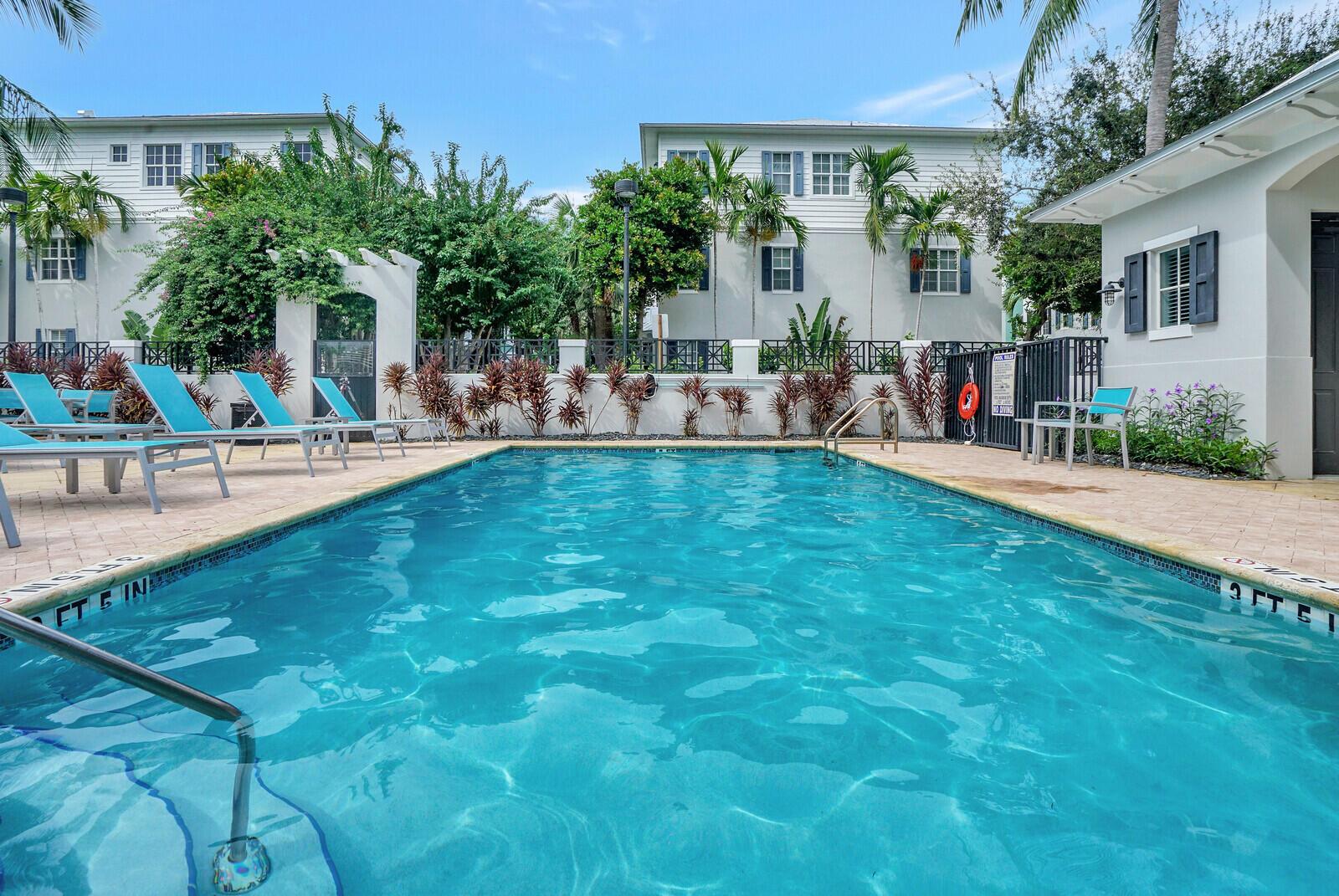 336 W Mallory Circle