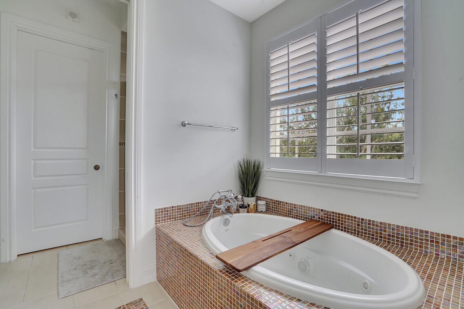 336 W Mallory Circle