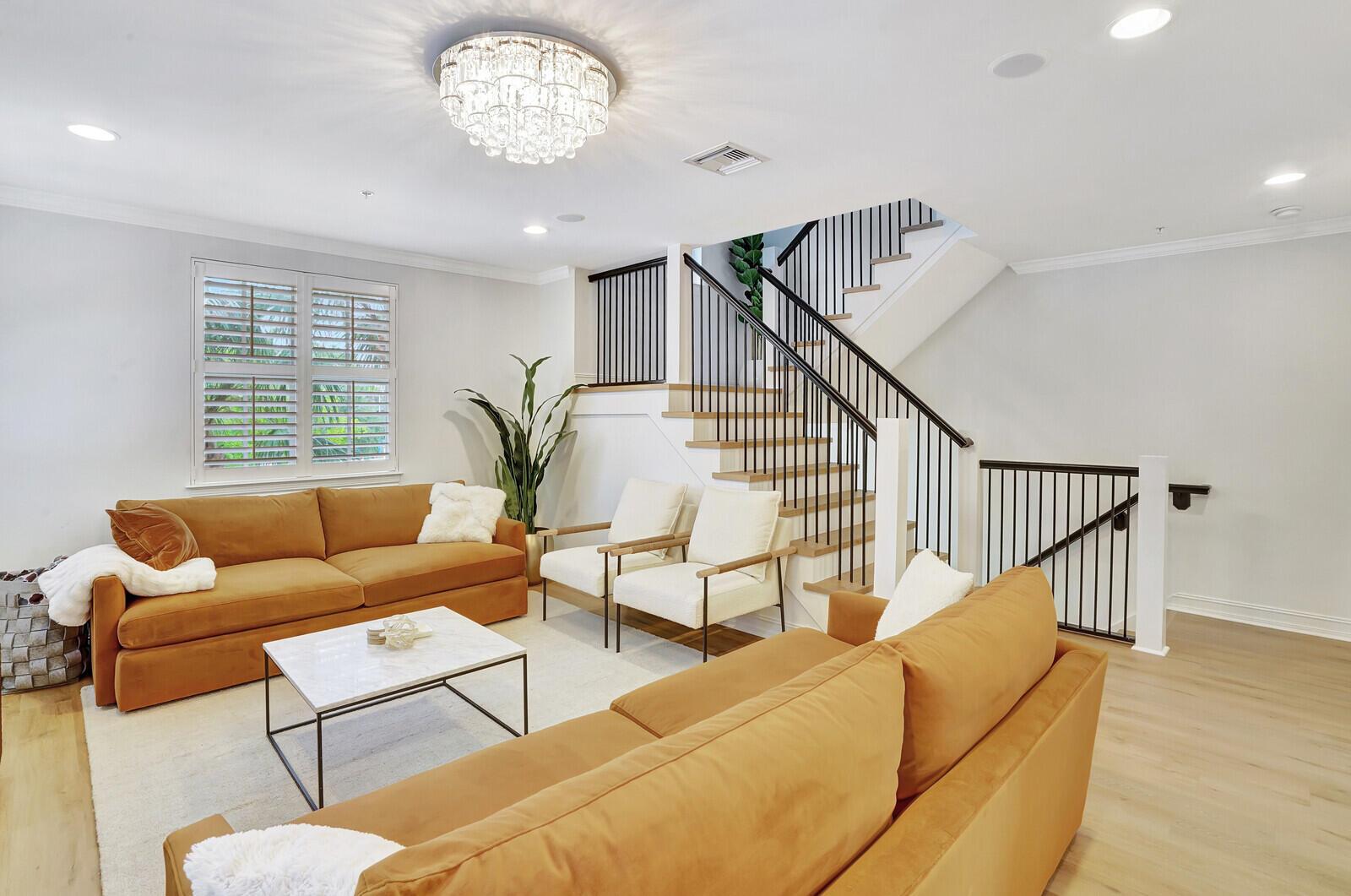 336 W Mallory Circle