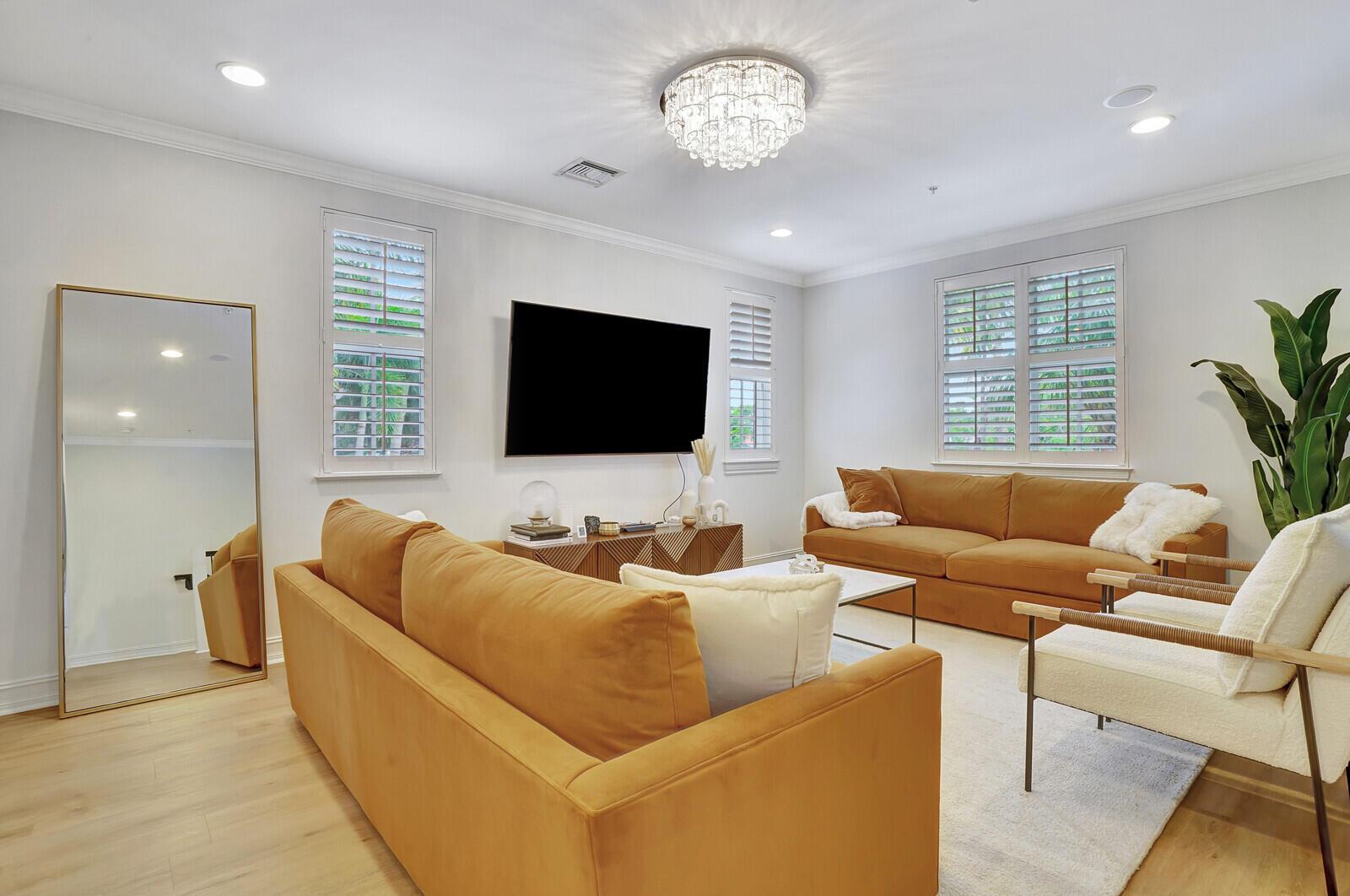 336 W Mallory Circle