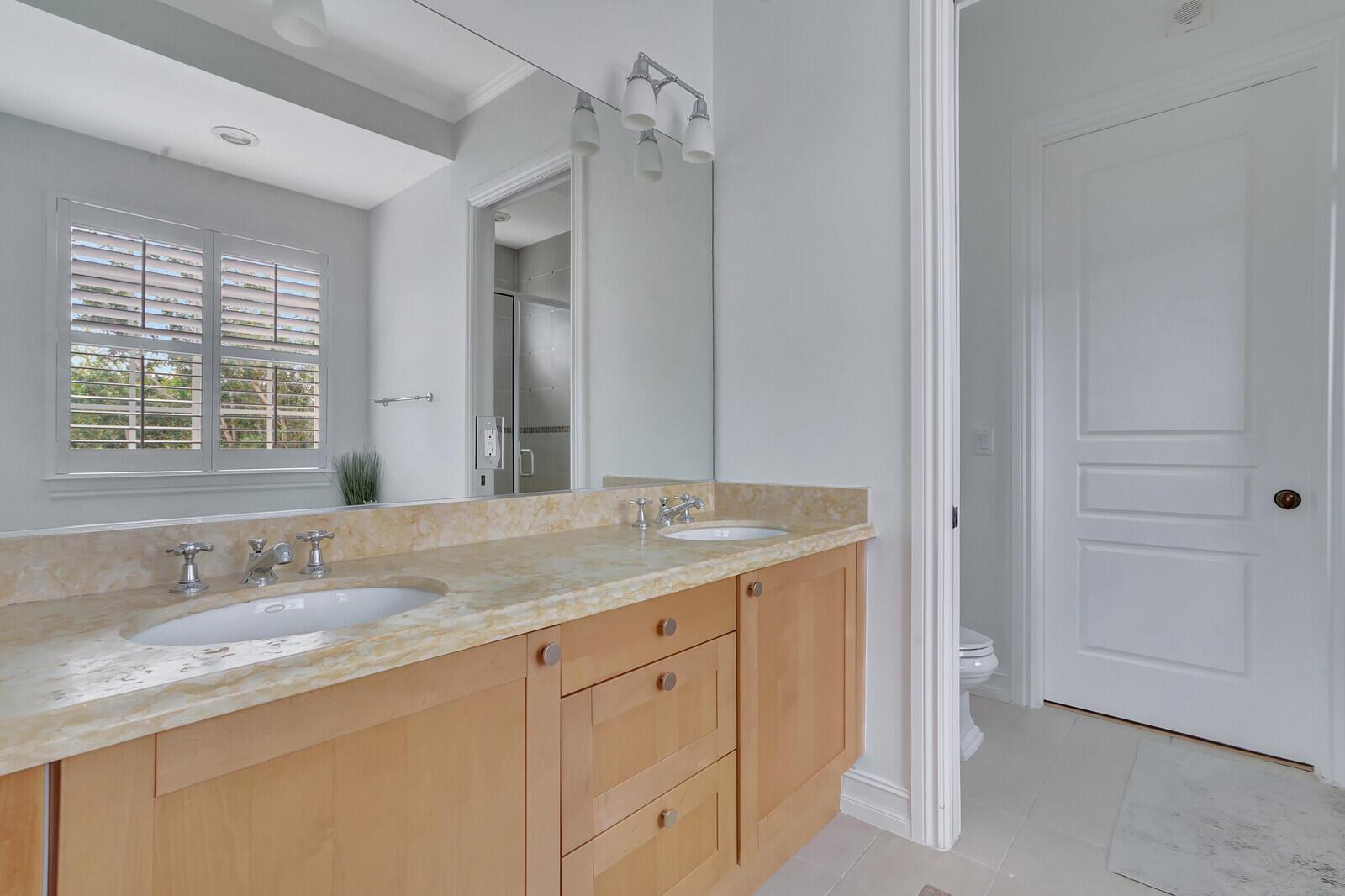 336 W Mallory Circle