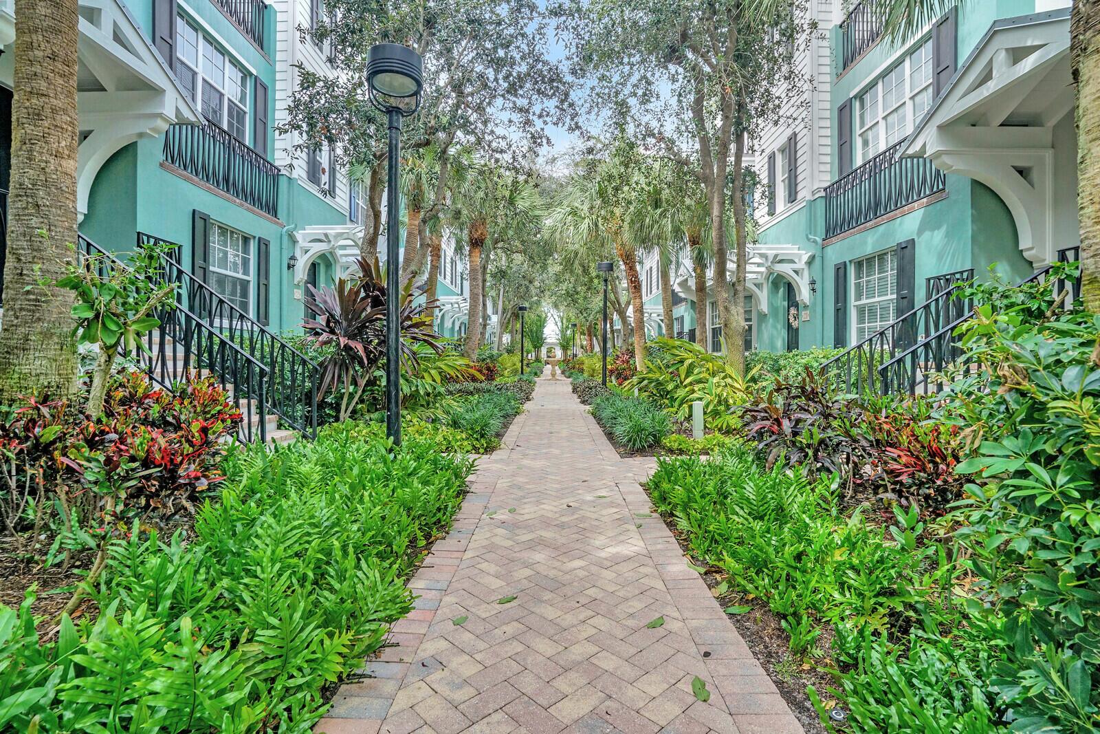 336 W Mallory Circle