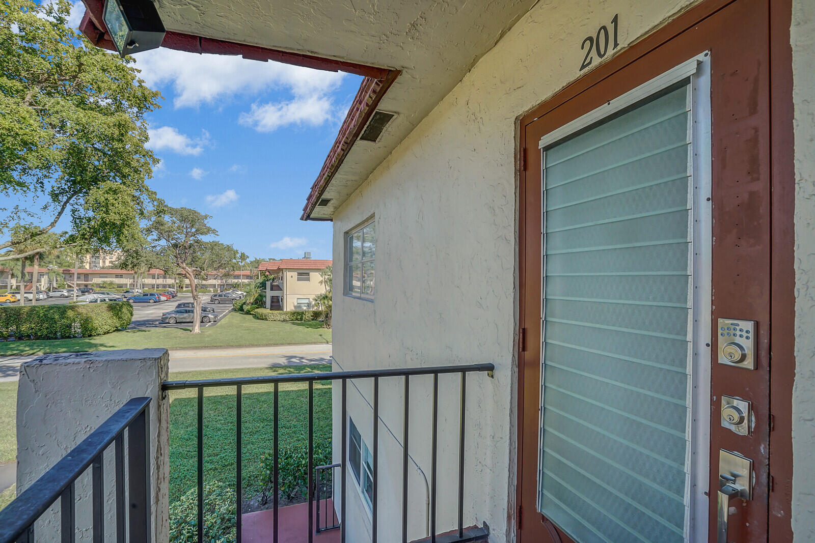 6 Abbey Lane 201