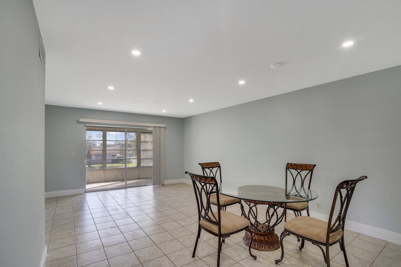 6 Abbey Lane 201