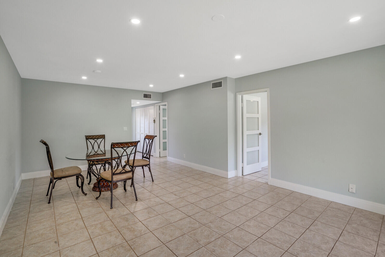 6 Abbey Lane 201
