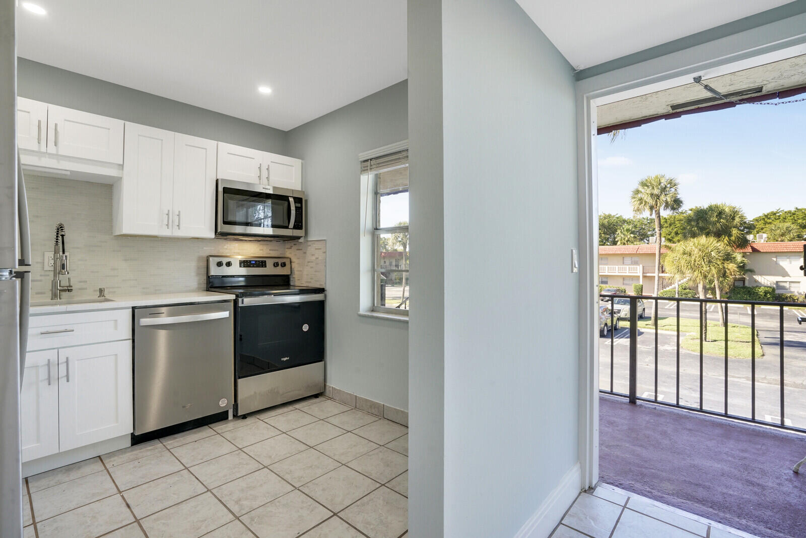 6 Abbey Lane 201