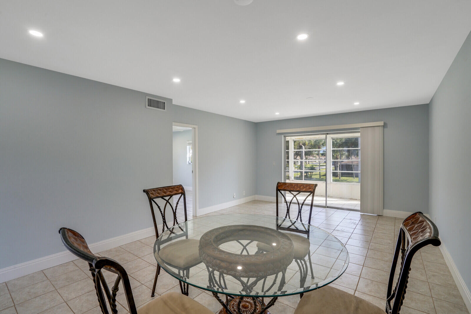 6 Abbey Lane 201