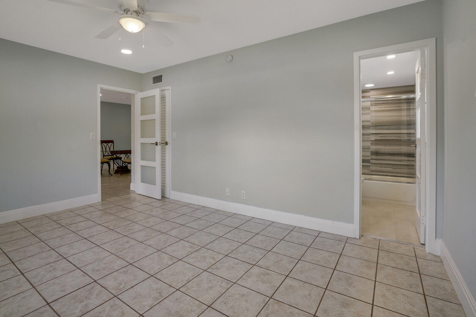 6 Abbey Lane 201