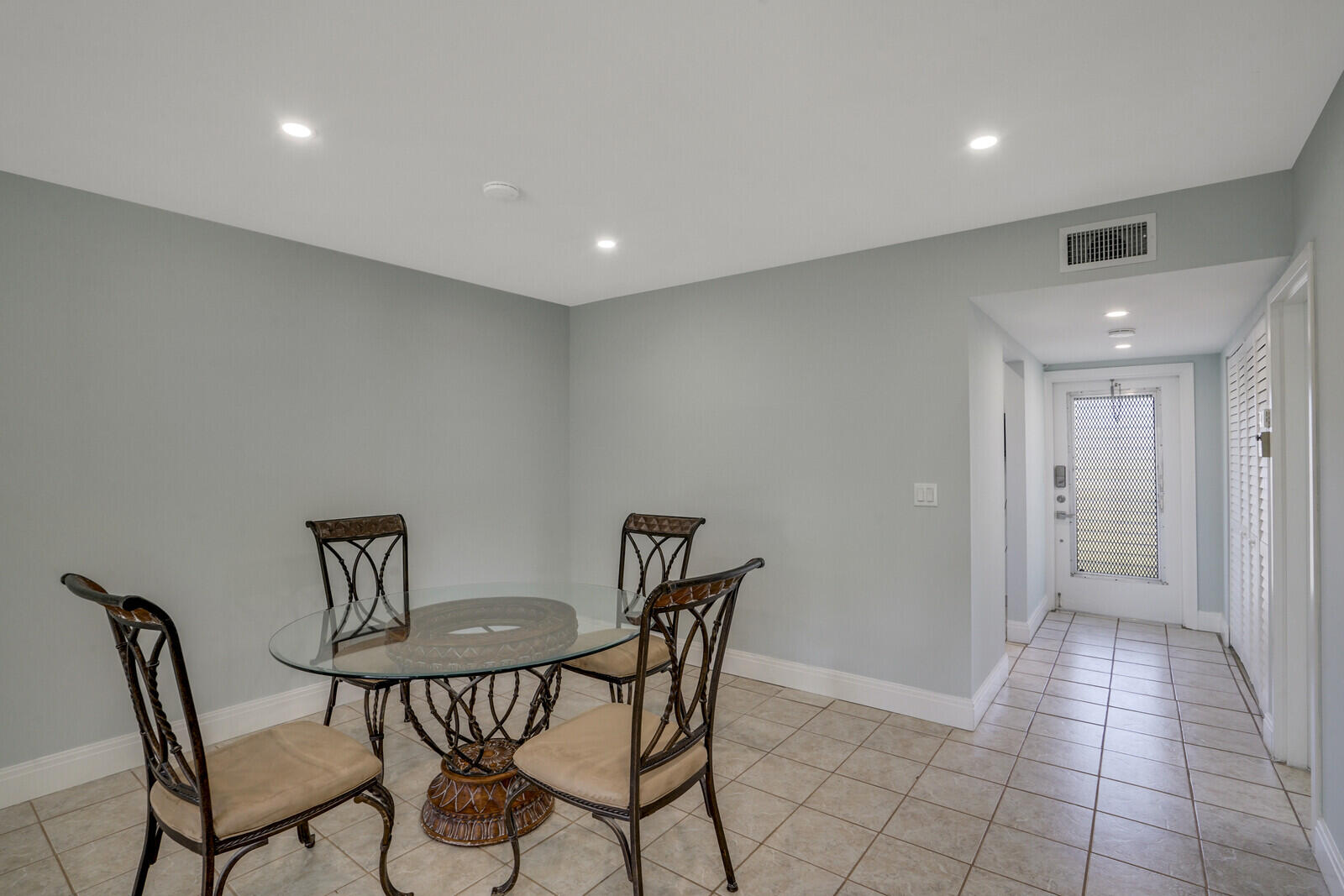 6 Abbey Lane 201