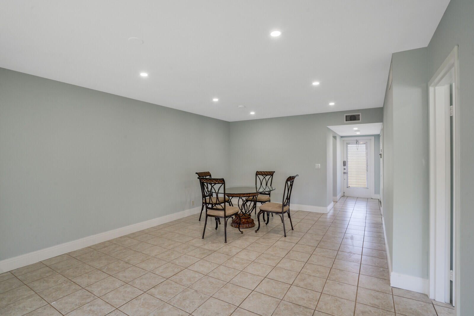 6 Abbey Lane 201