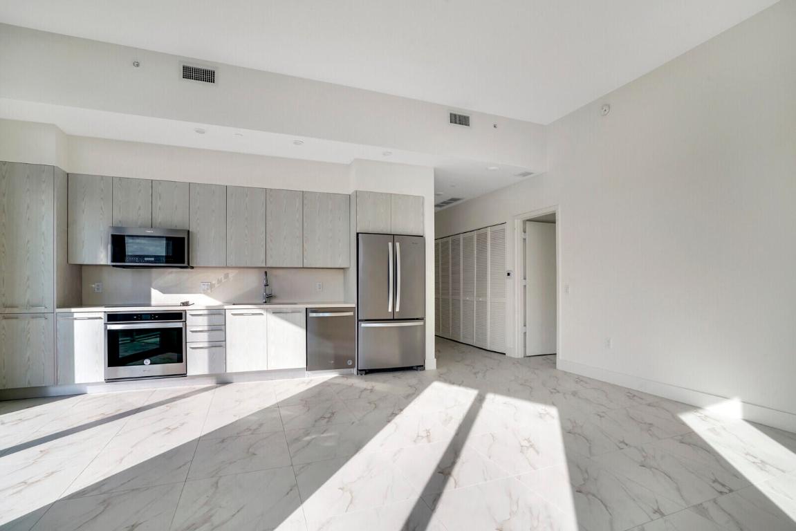 2000 Metropica Way 604