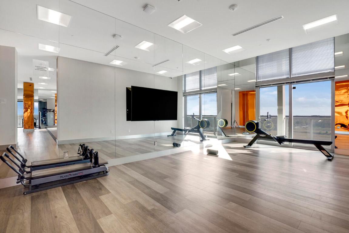 2000 Metropica Way 604