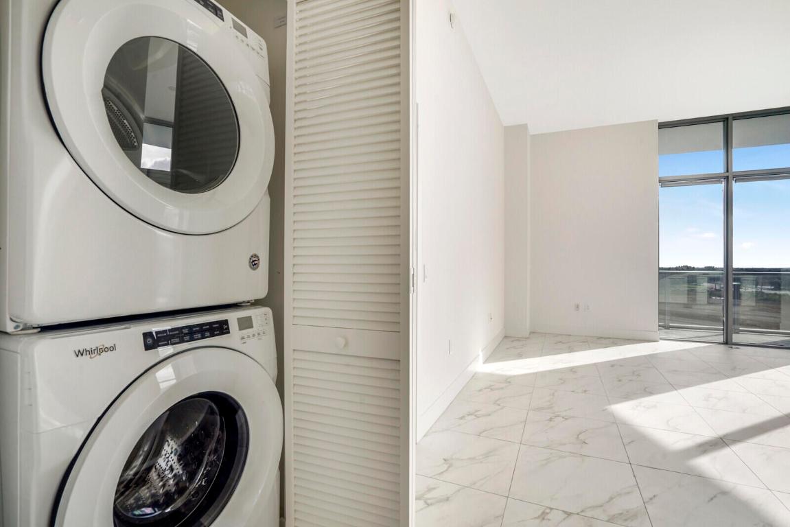 2000 Metropica Way 604